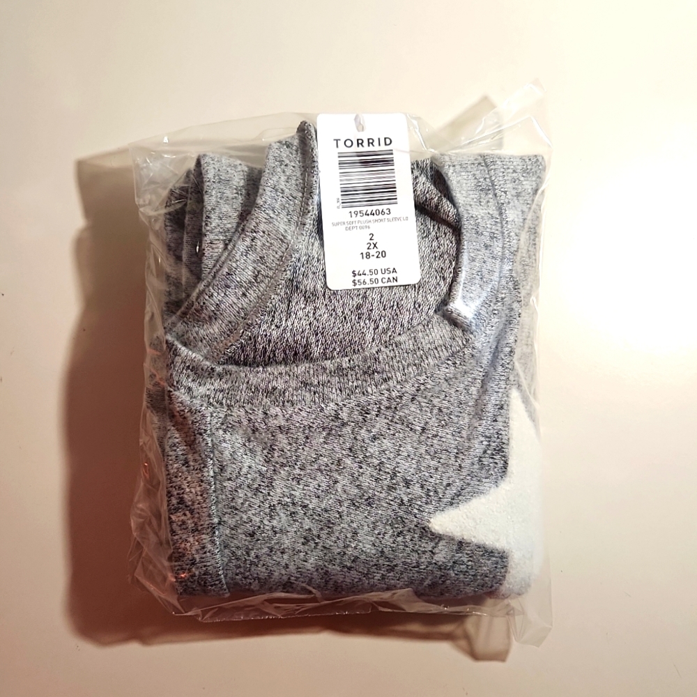 NWT TORRID TEE PLUSH STAR PRINT - SUPER SOFT  SHORT SLEEVE - LOUNGE TEE - Picture 3 of 7